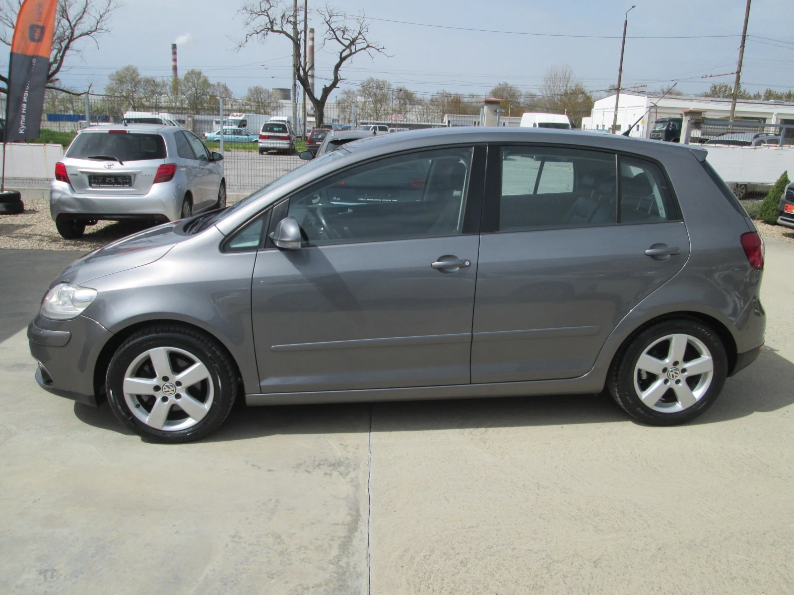 VW Golf Plus 2.0TDI-Автоматик-Кожа-Ксенон-Сервизна история!!!, снимка 7 - Автомобили и джипове - 54217968