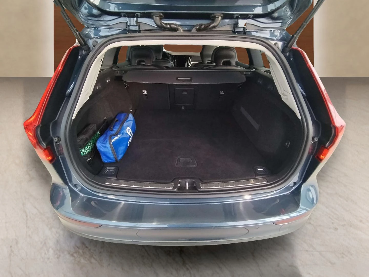 Volvo V60 2, 0, снимка 12 - Автомобили и джипове - 54540797