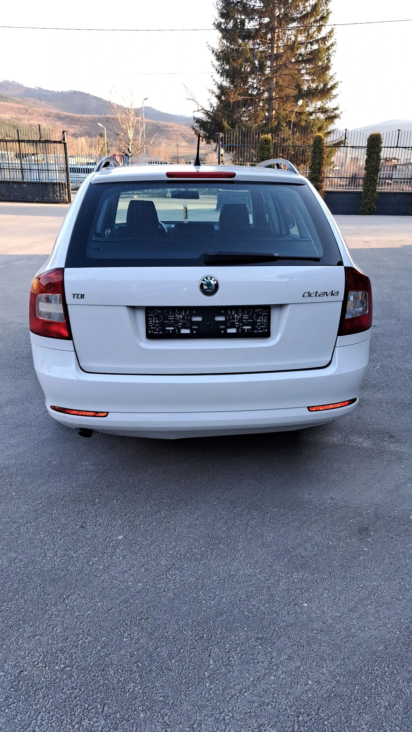 Skoda Octavia  1.6 TDI ЛИЗИНГ ТОП СЪСТОЯНИЕ , снимка 3 - Автомобили и джипове - 54578803