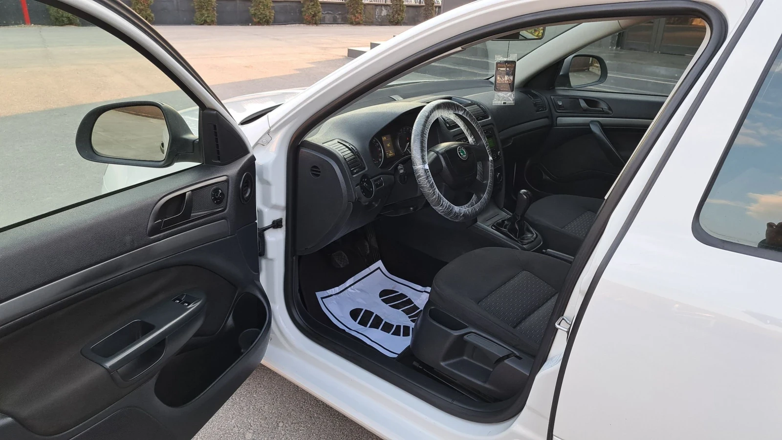 Skoda Octavia  1.6 TDI ЛИЗИНГ ТОП СЪСТОЯНИЕ , снимка 12 - Автомобили и джипове - 54578803