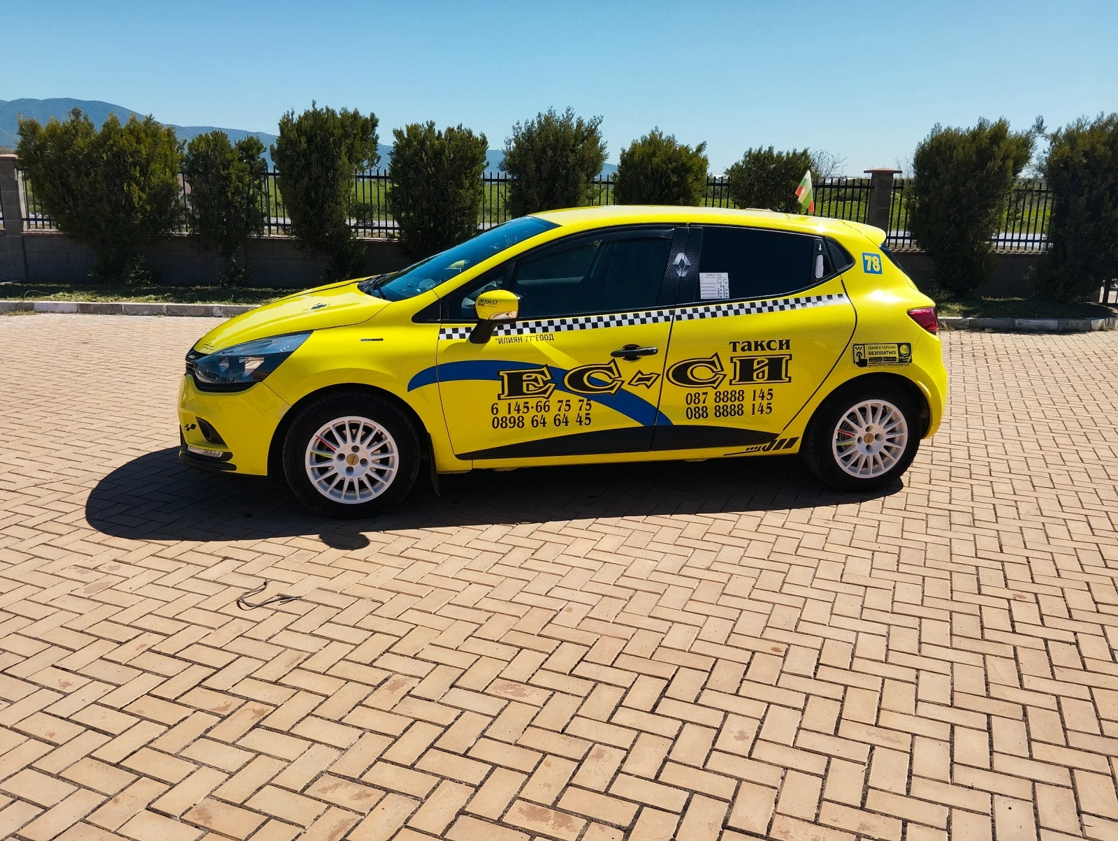 Renault Clio, снимка 3 - Автомобили и джипове - 55500685