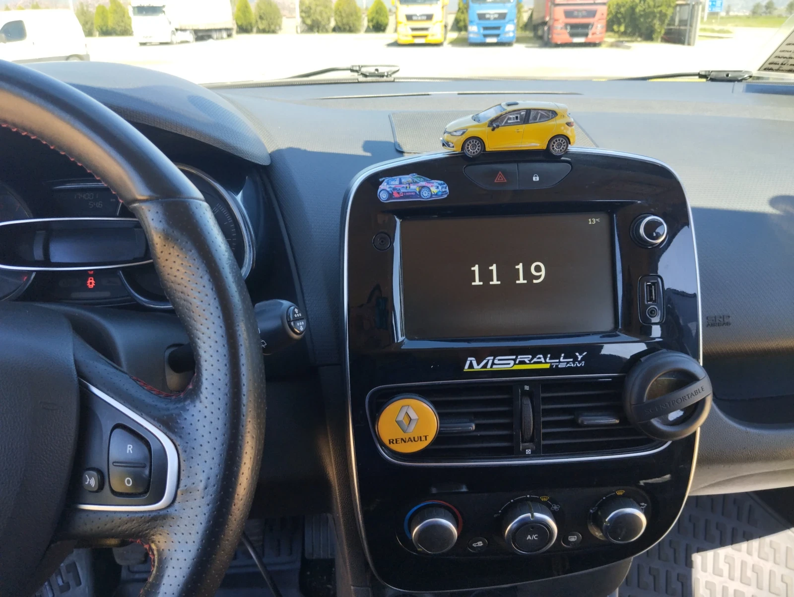 Renault Clio, снимка 11 - Автомобили и джипове - 55500685