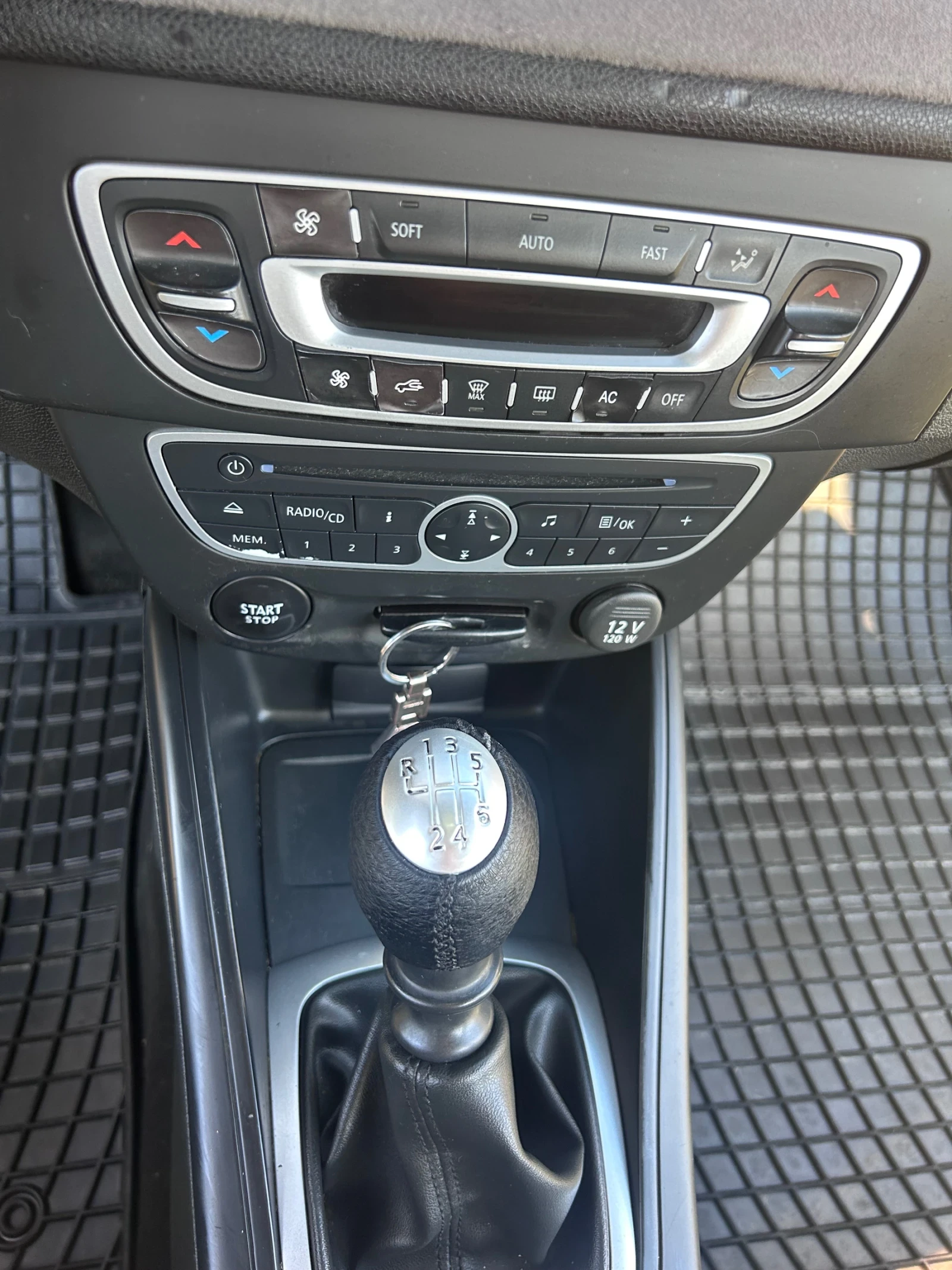 Renault Megane 1500, снимка 11 - Автомобили и джипове - 56227418