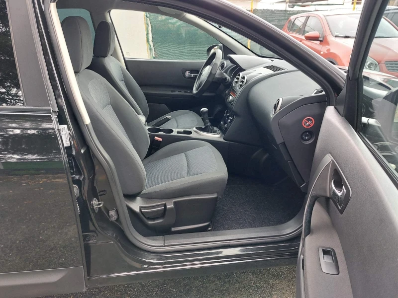 Nissan Qashqai 1.6i, снимка 12 - Автомобили и джипове - 52471995