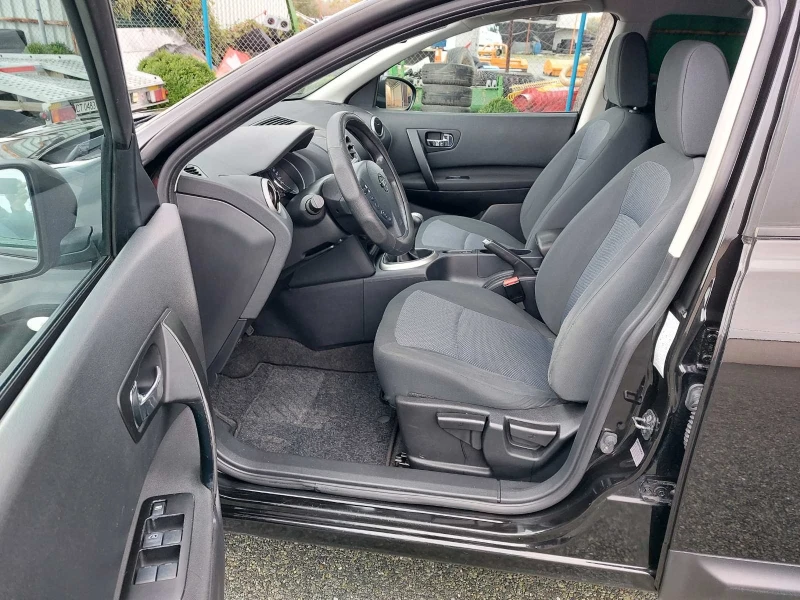 Nissan Qashqai 1.6i, снимка 8 - Автомобили и джипове - 52471995