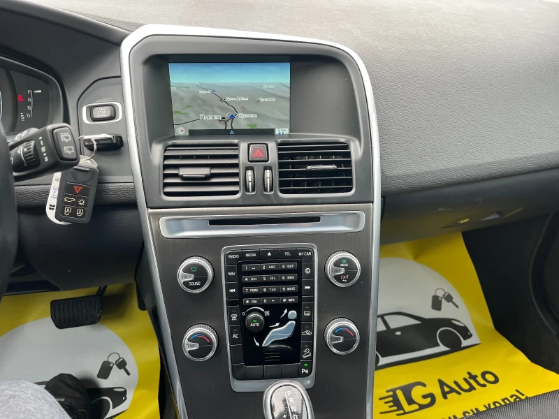 Volvo XC60 2.4 D 4x4, снимка 15 - Автомобили и джипове - 52752540