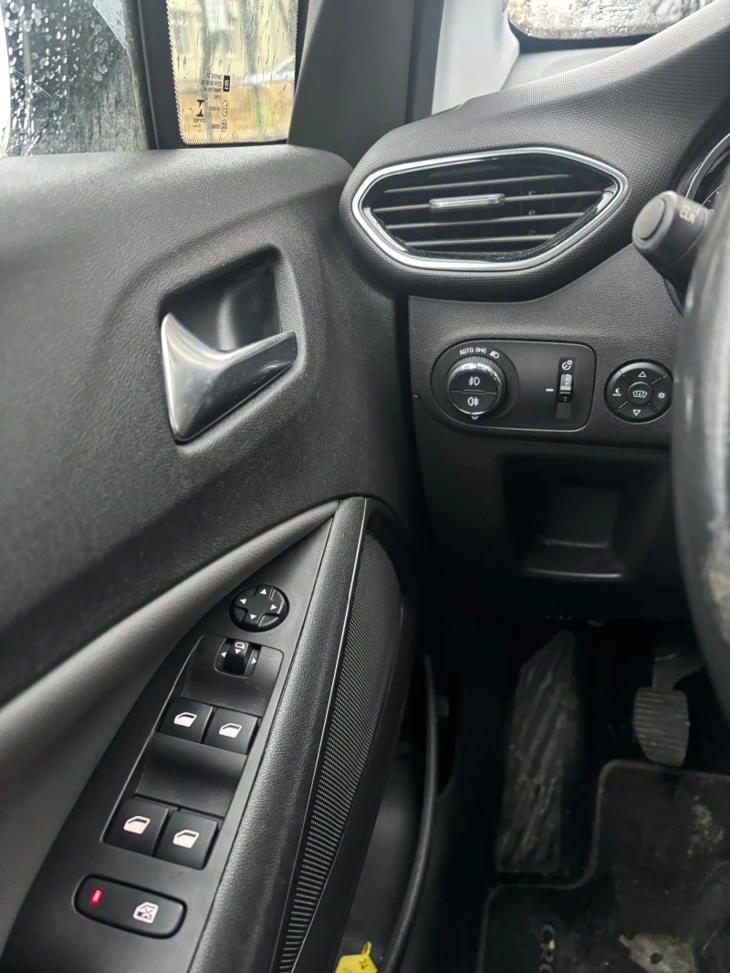 Opel Crossland X 1.2Т 131кс, снимка 6 - Автомобили и джипове - 53469340