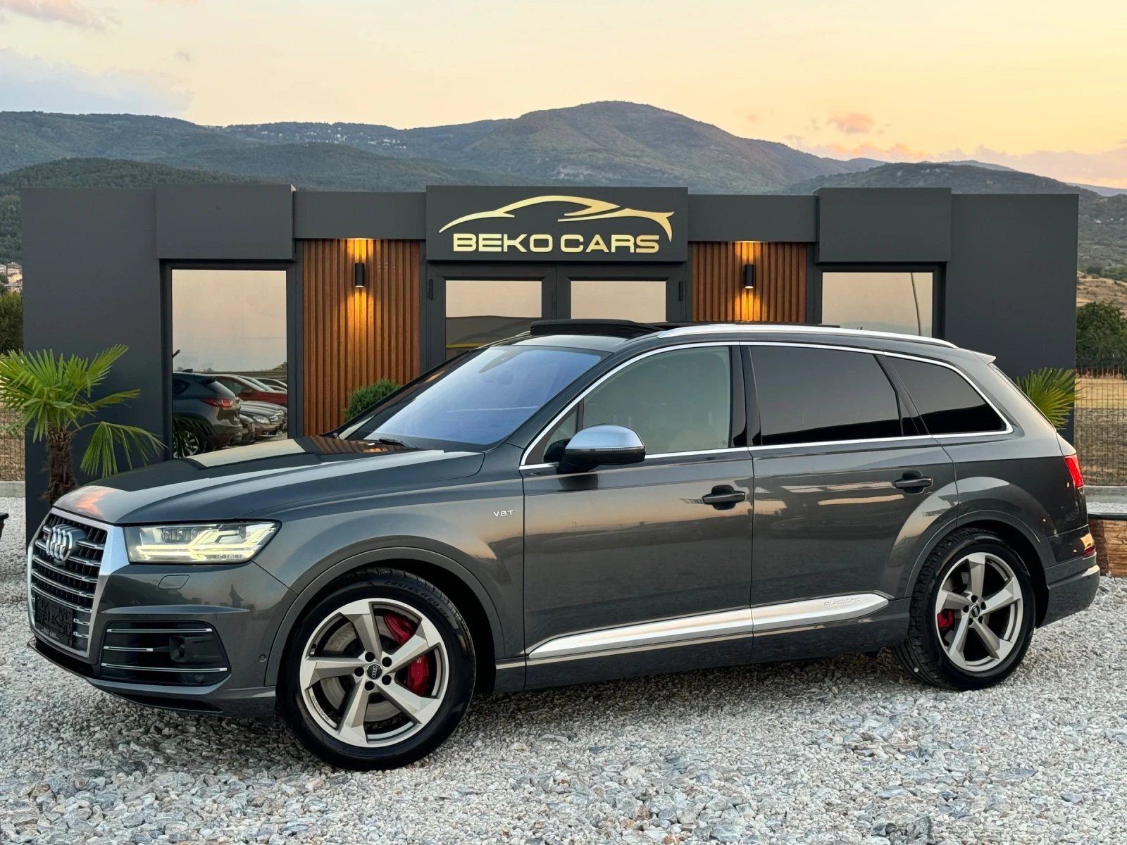 Audi SQ7 4.0TDI V8/EXCLUSIVE/PANO/DISTR/3XTV/MATRIX/FULLMAX - изображение 3