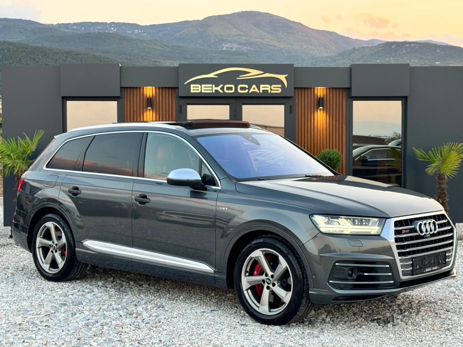 Audi SQ7 4.0TDI V8/EXCLUSIVE/PANO/DISTR/3XTV/MATRIX/FULLMAX - изображение 2