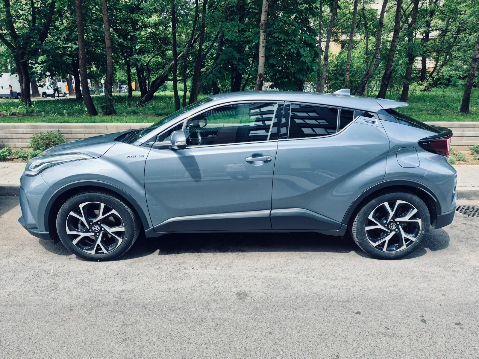 Toyota C-HR 2.0 Hybrid 70000km Гаранция Пълна история  - изображение 5