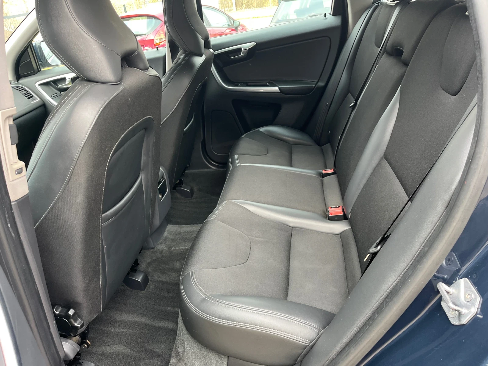 Volvo XC60 2.4 D 4x4 | Mobile.bg � ����������� 15