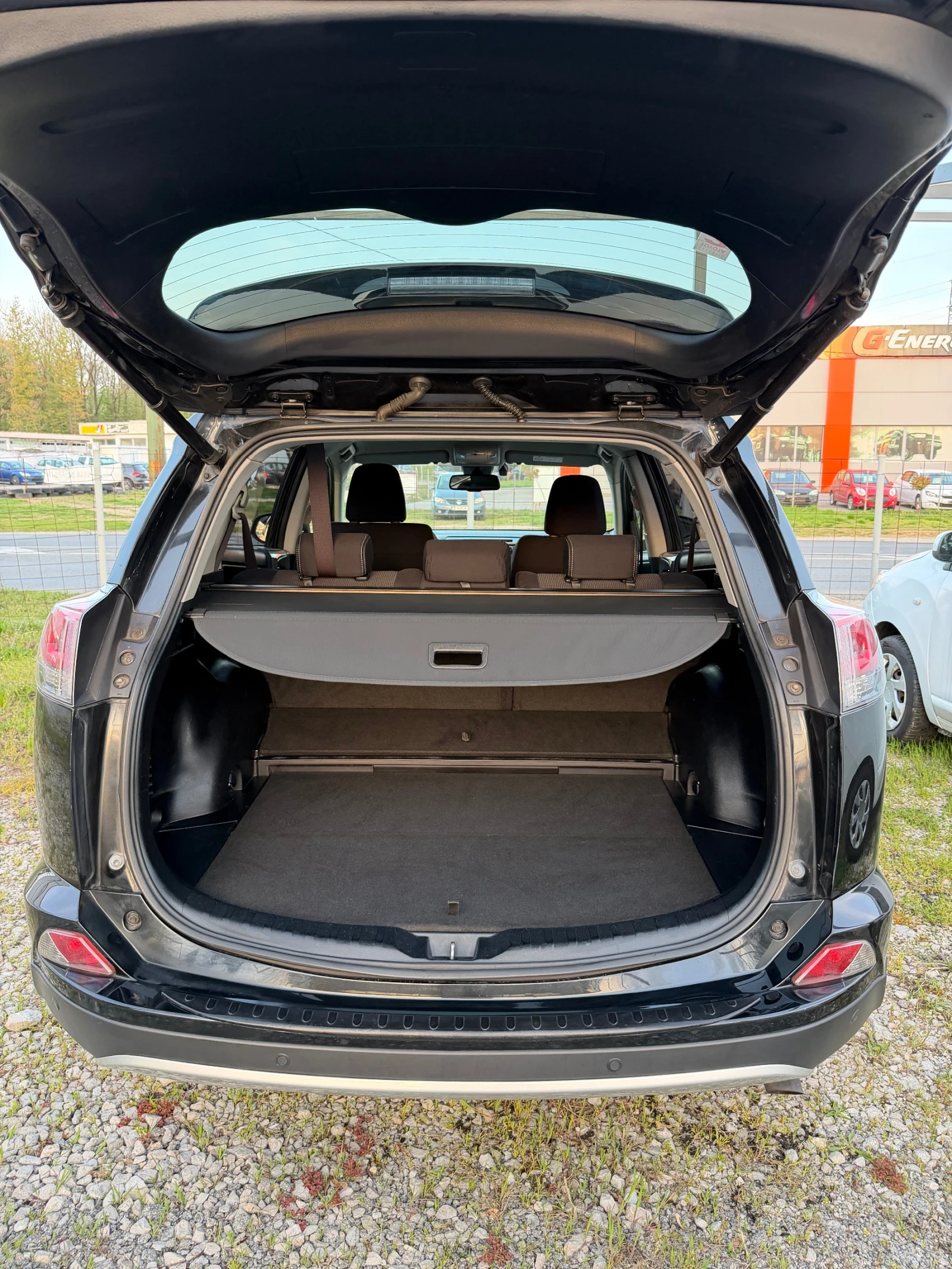 Toyota Rav4 2.5i Hybrid Dynamic Edition 197hp, снимка 11 - Автомобили и джипове - 54230782