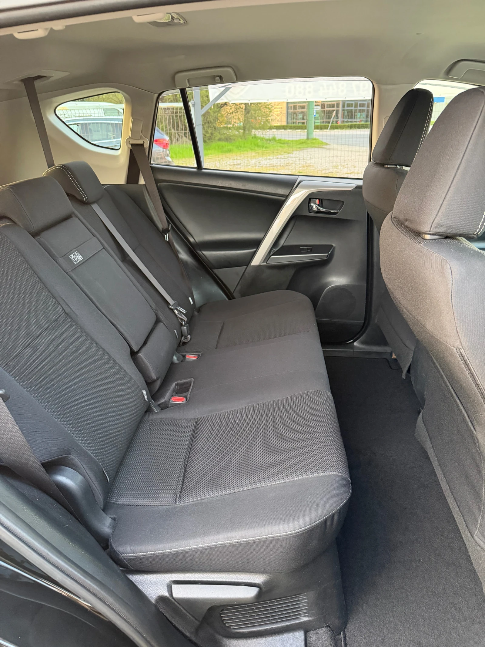 Toyota Rav4 2.5i Hybrid Dynamic Edition 197hp, снимка 10 - Автомобили и джипове - 54230782