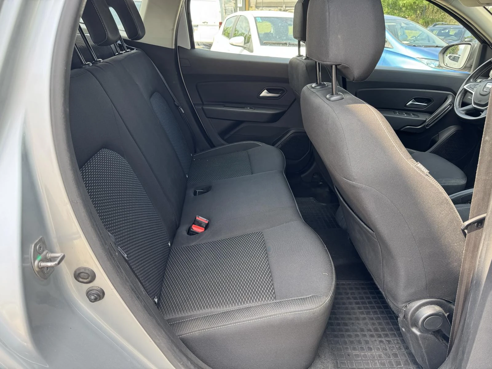 Dacia Duster 1.6I LPG, снимка 10 - Автомобили и джипове - 55115244