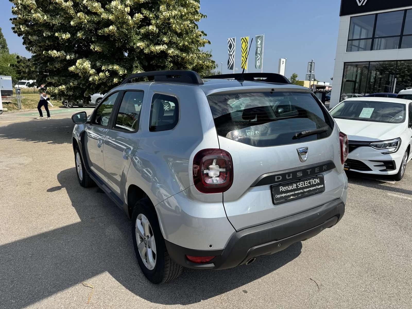 Dacia Duster 1.6I LPG, снимка 4 - Автомобили и джипове - 55115244