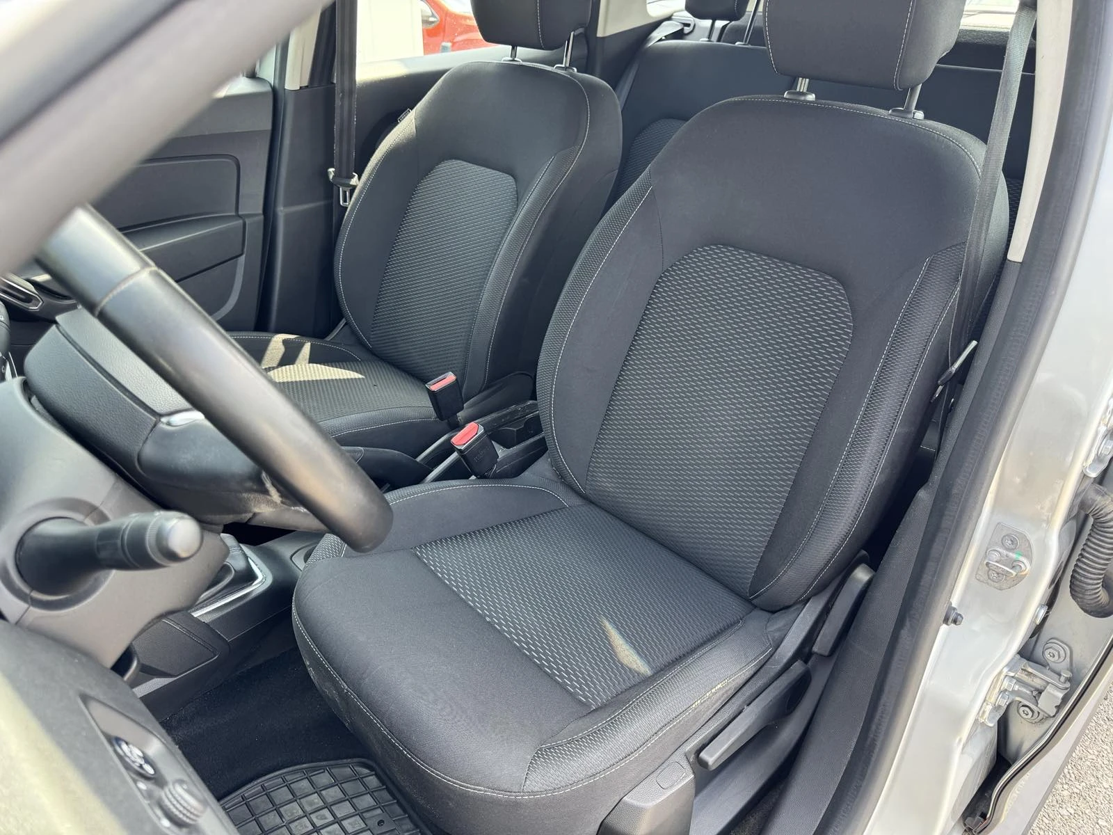 Dacia Duster 1.6I LPG, снимка 13 - Автомобили и джипове - 55115244