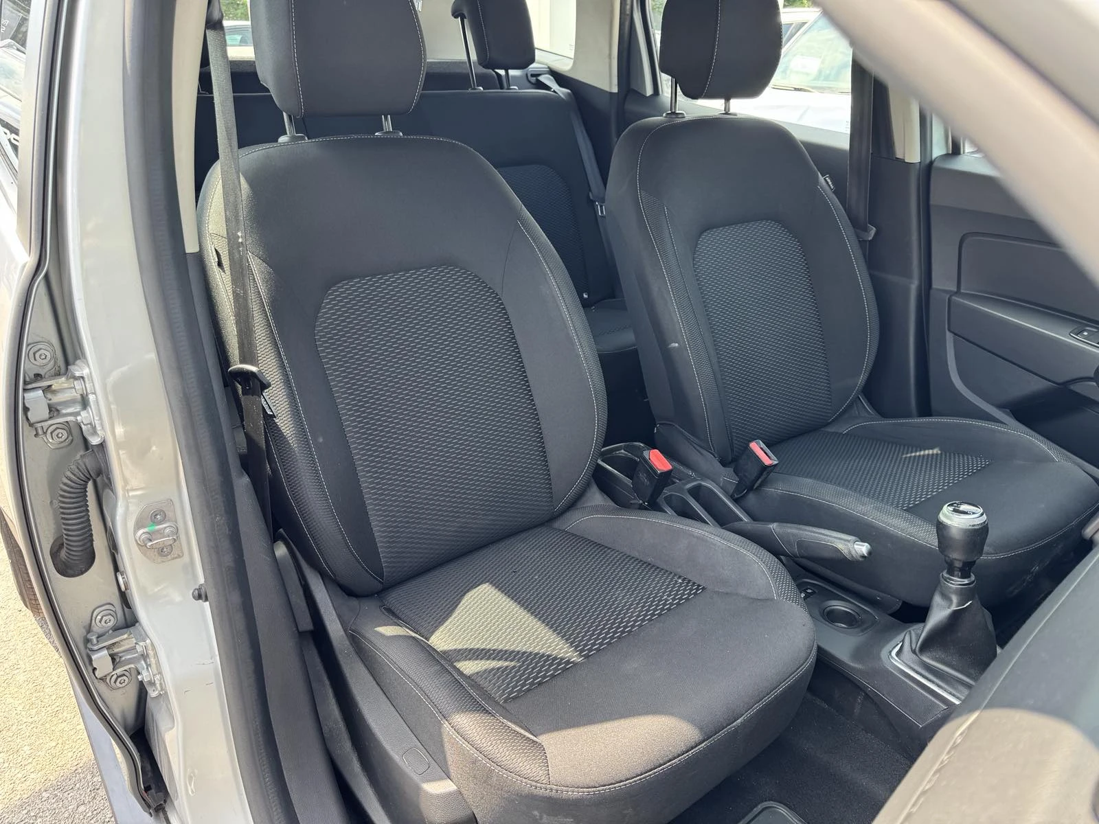 Dacia Duster 1.6I LPG, снимка 9 - Автомобили и джипове - 55115244