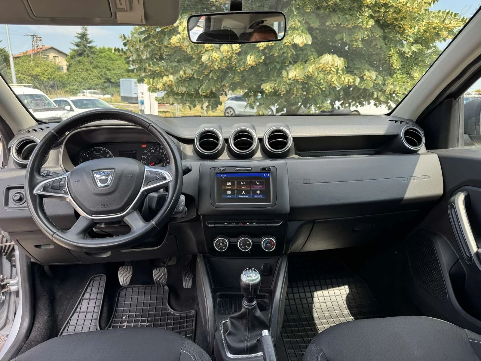 Dacia Duster 1.6I LPG, снимка 14 - Автомобили и джипове - 55115244