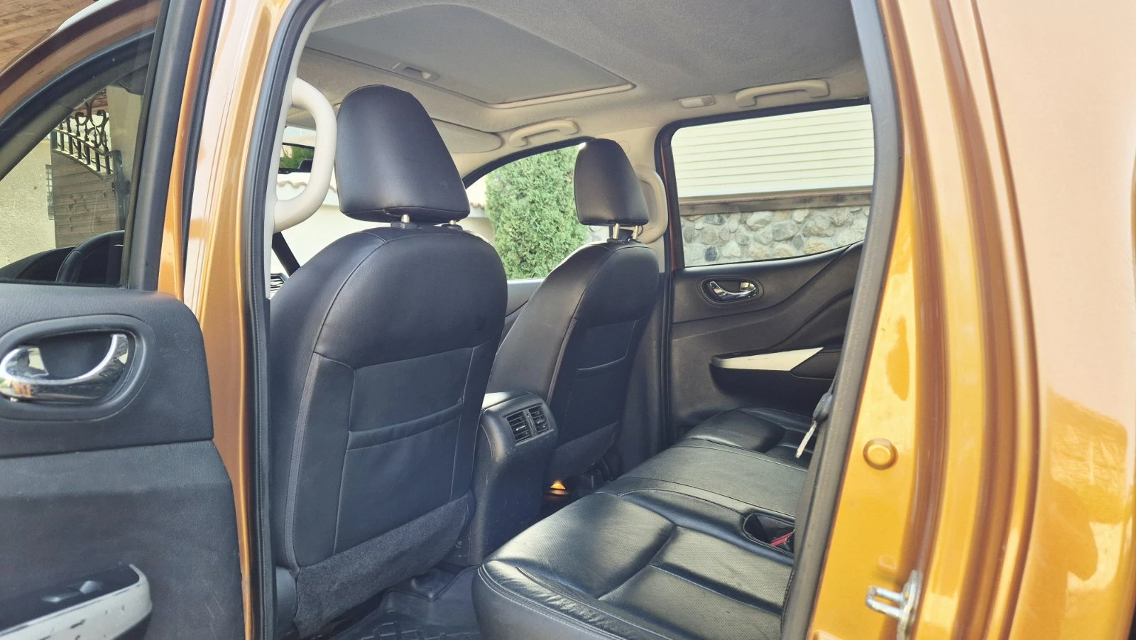 Nissan Navara 2.3 DCI/190 кс/Camera/Keyless/N1/, снимка 11 - Автомобили и джипове - 55850995