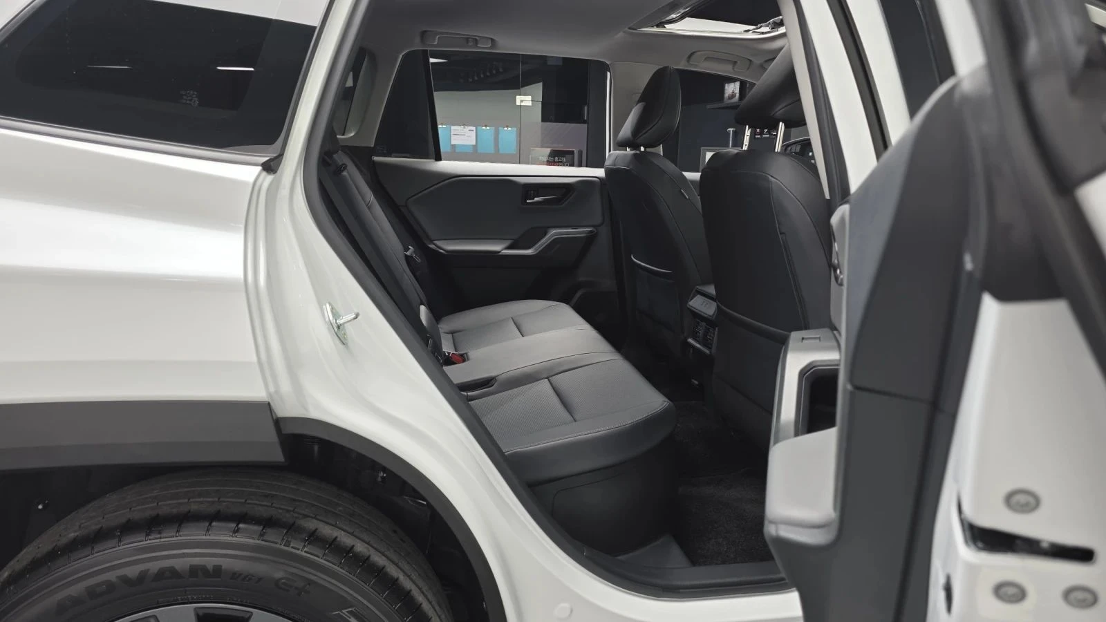 Toyota Rav4, снимка 11 - Автомобили и джипове - 56689574