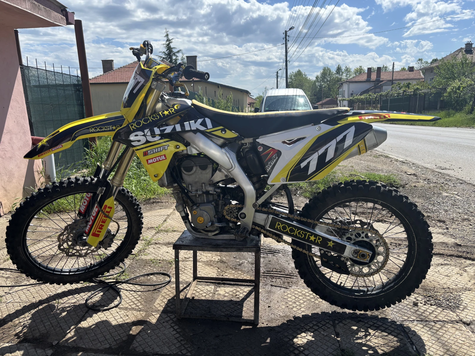 Suzuki Rmz
