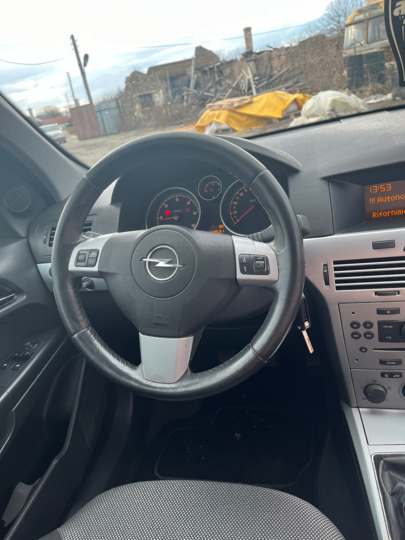 Opel Astra 1.7 cdti, снимка 11 - Автомобили и джипове - 45179542