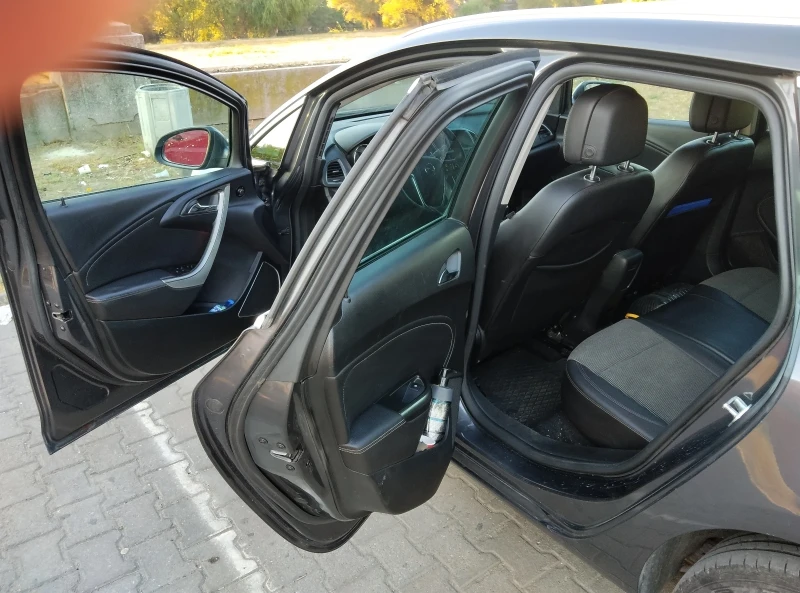 Opel Astra J, снимка 12 - Автомобили и джипове - 47222946