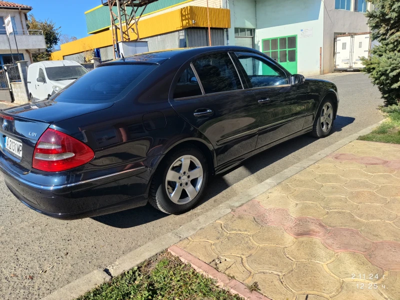 Mercedes-Benz E 220, снимка 6 - Автомобили и джипове - 48035571