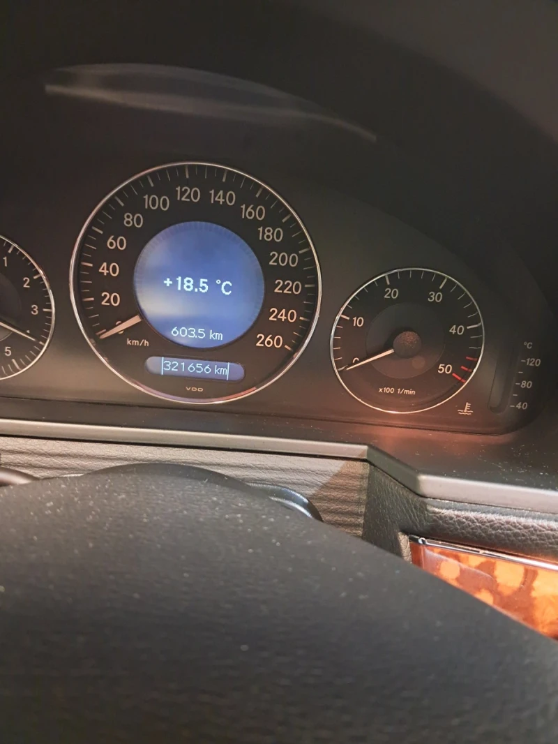 Mercedes-Benz E 280, снимка 9 - Автомобили и джипове - 52582917