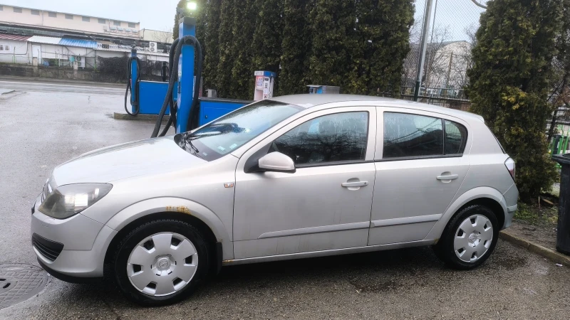 Opel Astra 1.9 CDTI, снимка 2 - Автомобили и джипове - 53285017