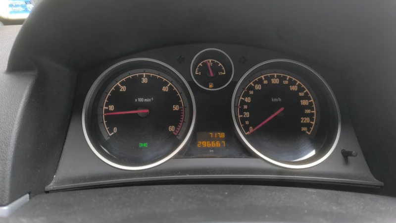 Opel Astra 1.9 CDTI, снимка 6 - Автомобили и джипове - 53285017