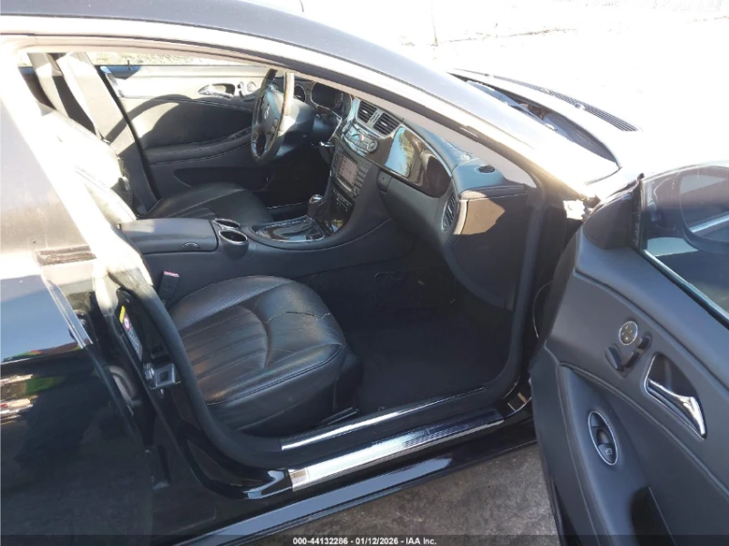 Mercedes-Benz CLS 550 ОБДУХВАНЕ* ПОДГРЕВ* Harman/kardon , снимка 6 - Автомобили и джипове - 53284577