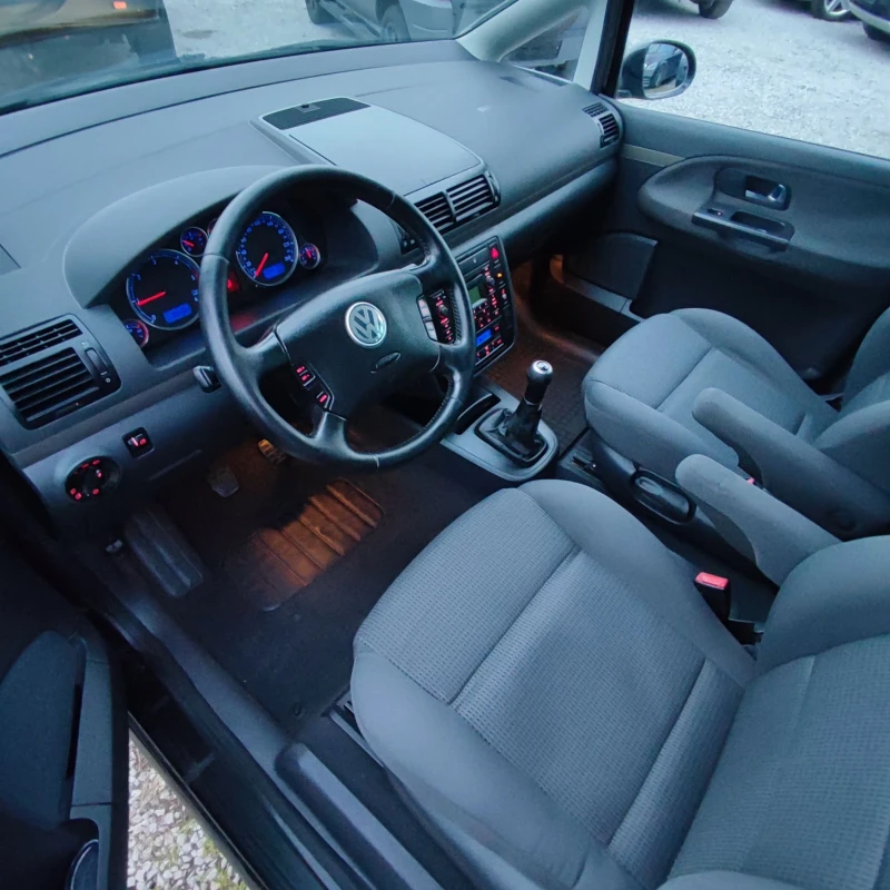 VW Sharan 1.9TDI* 4MOTION* HIGLINE* FACELIFT* 116кс* , снимка 8 - Автомобили и джипове - 53539634