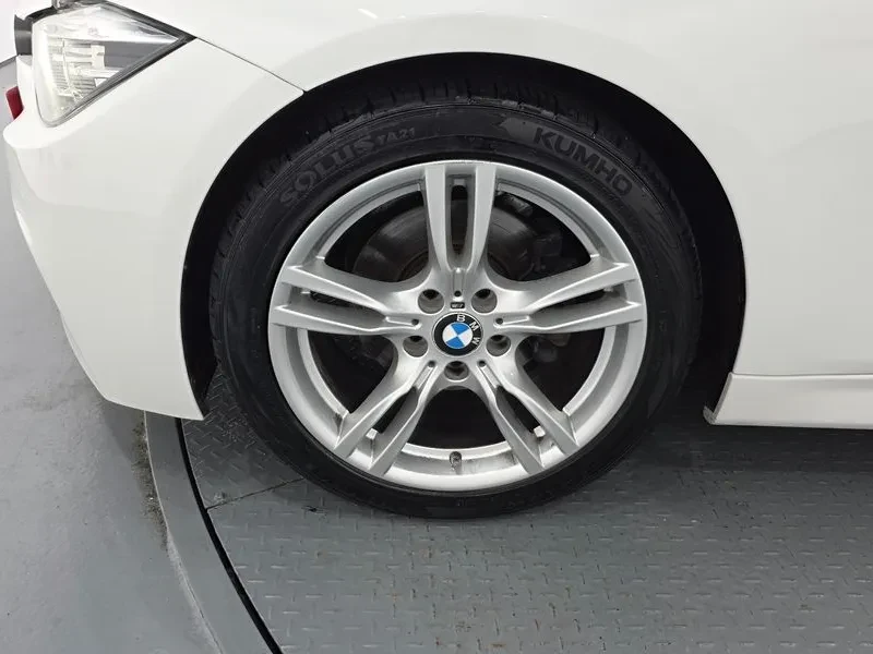 BMW 320 i - САМО 30% АВАНС, снимка 5 - Автомобили и джипове - 56304494