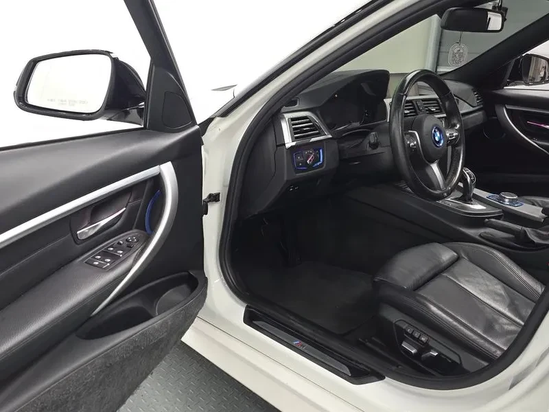 BMW 320 i - САМО 30% АВАНС, снимка 10 - Автомобили и джипове - 56304494