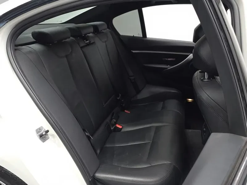 BMW 320 i - САМО 30% АВАНС, снимка 11 - Автомобили и джипове - 56304494
