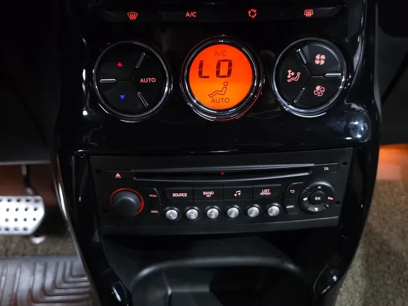 Citroen DS3 1.6 Bluehdi, снимка 17 - Автомобили и джипове - 56528807