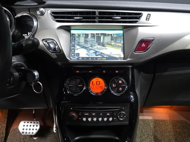 Citroen DS3 1.6 Bluehdi, снимка 14 - Автомобили и джипове - 56528807