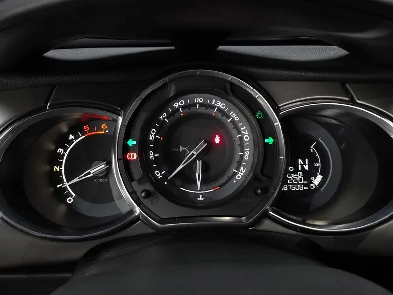 Citroen DS3 1.6 Bluehdi, снимка 8 - Автомобили и джипове - 56528807