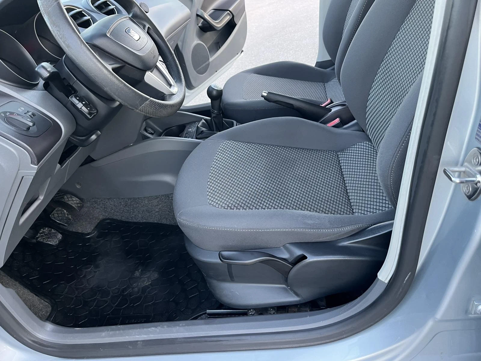 Seat Ibiza 1.2I 75кс. EURO 4 КЛИМАТИК  - изображение 8