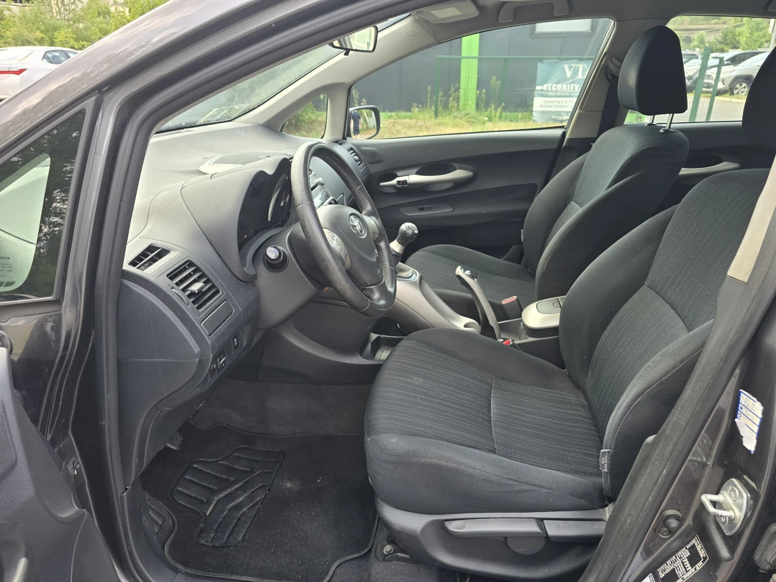 Toyota Auris 1.4БЕНЗИН/97КС/КЛИМТРОНИК/4ВРАТИ - изображение 9