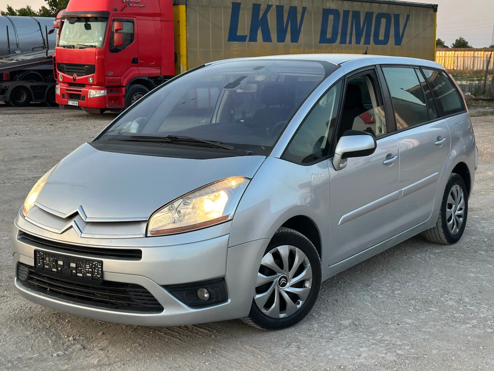 Citroen Grand C4 Picasso 7-МЕСТЕН / АВТОМАТИК / 1.6 HDI  - изображение 3