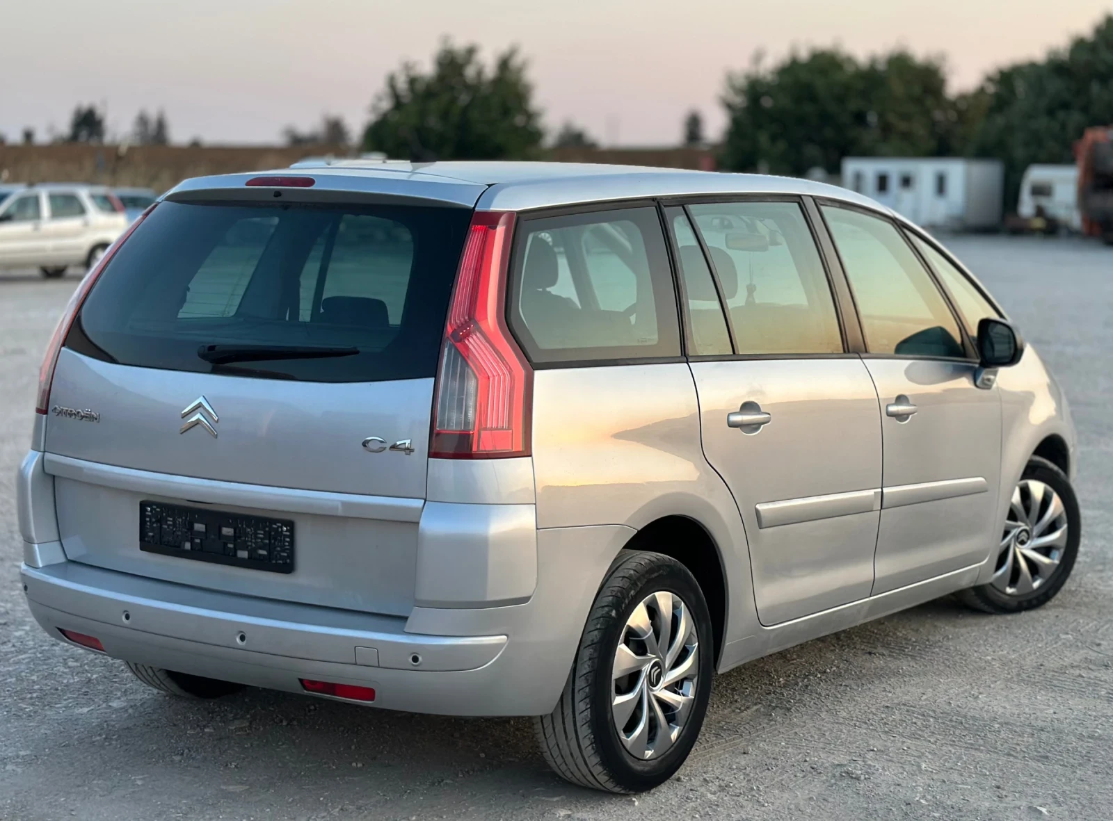 Citroen Grand C4 Picasso 7-МЕСТЕН / АВТОМАТИК / 1.6 HDI  - изображение 6