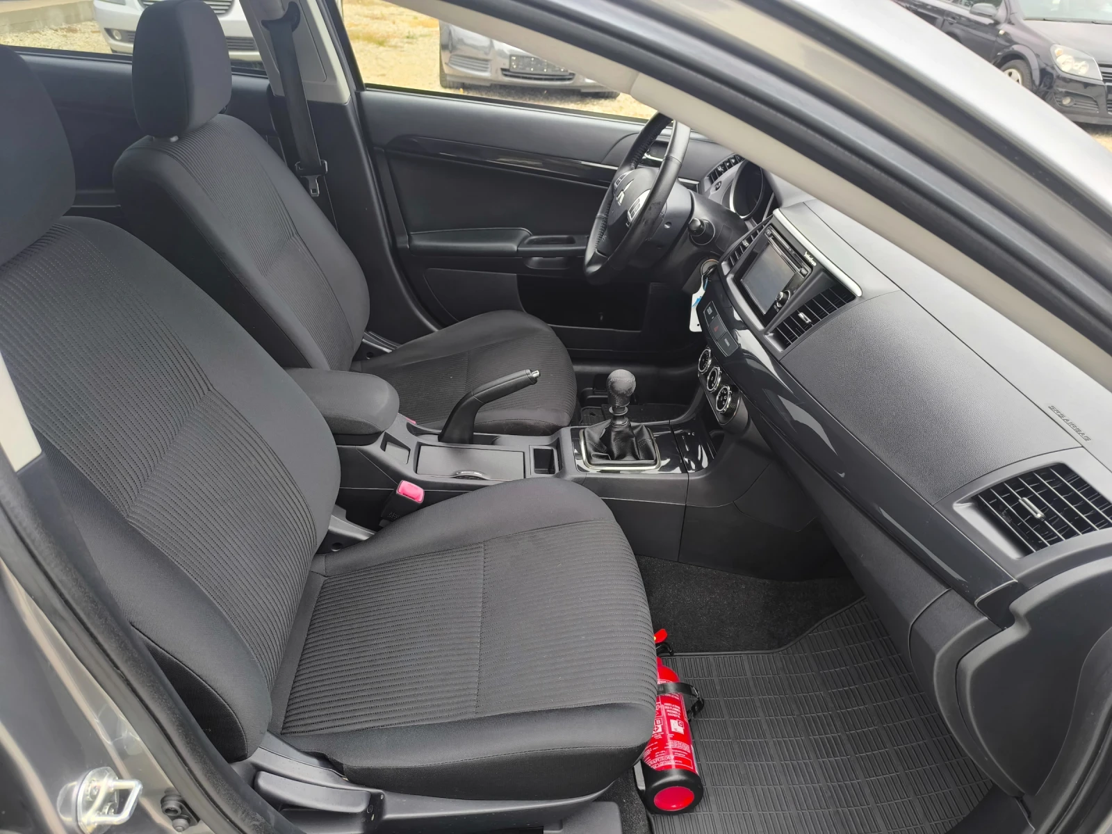 Mitsubishi Lancer 1.8DI-D FACE - изображение 9