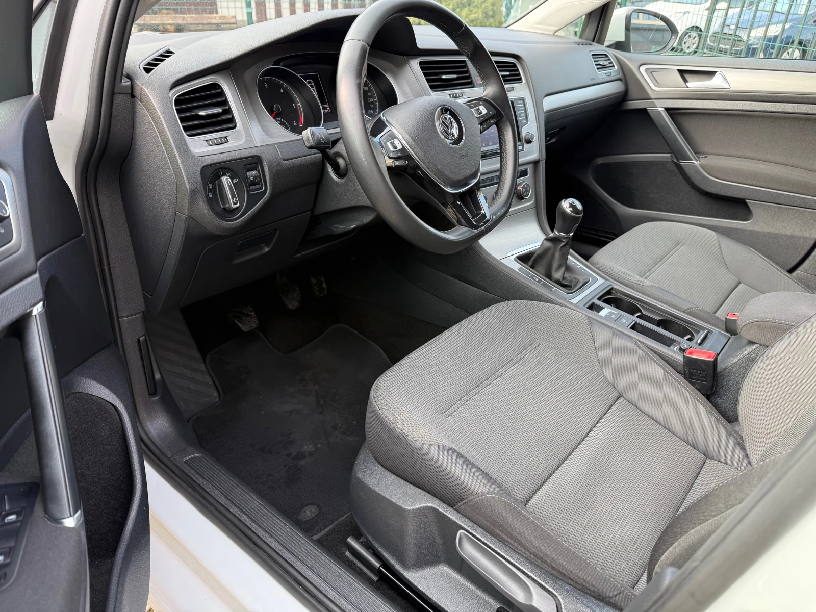 VW Golf 1.6TDI Comfortline. - изображение 8