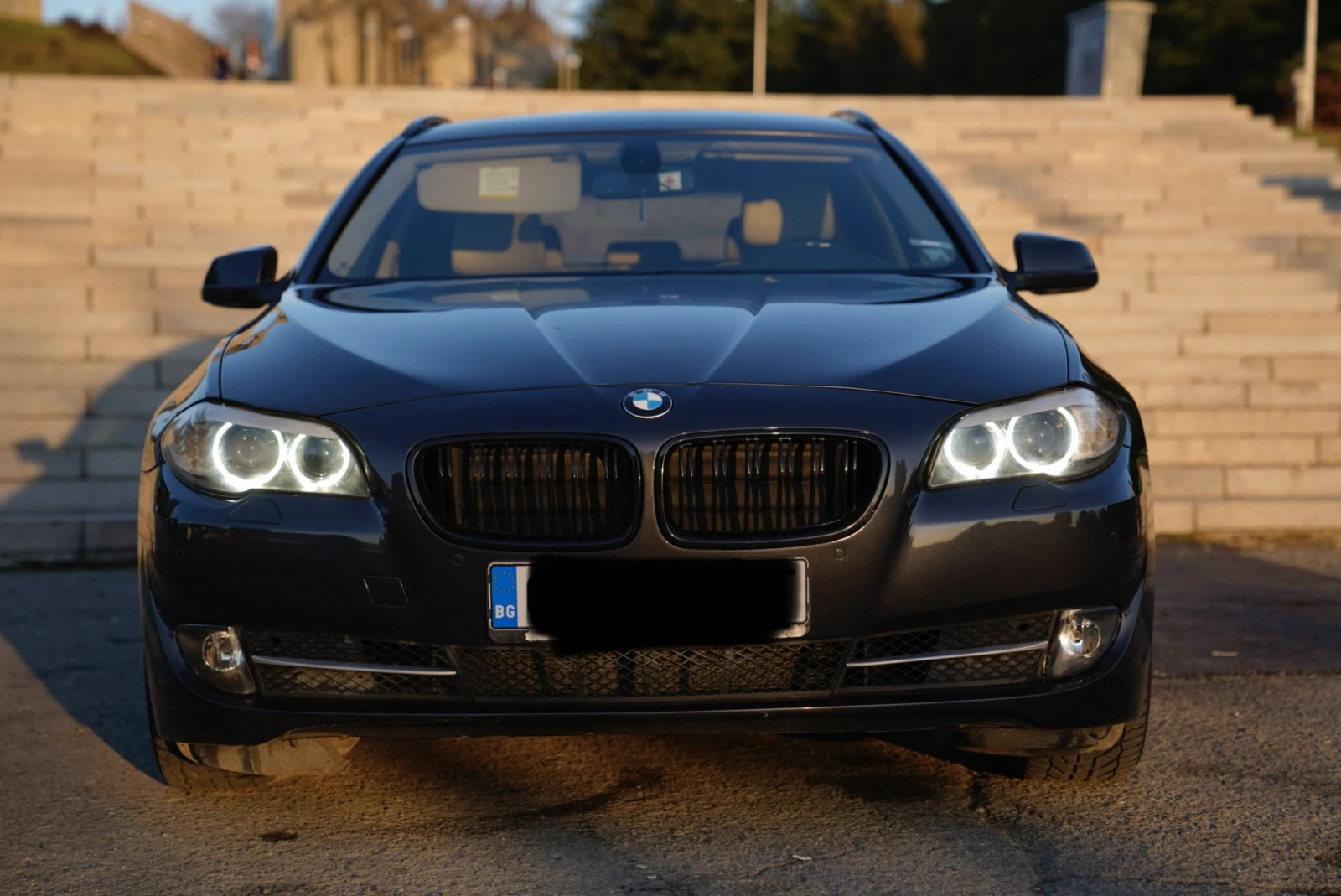 BMW 520 ГОЛЯМА НАВИГАЦИЯ* ПЕРА* КОЖА* BIXENON* ПАРКТРОНИК, снимка 2 - Автомобили и джипове - 53757499