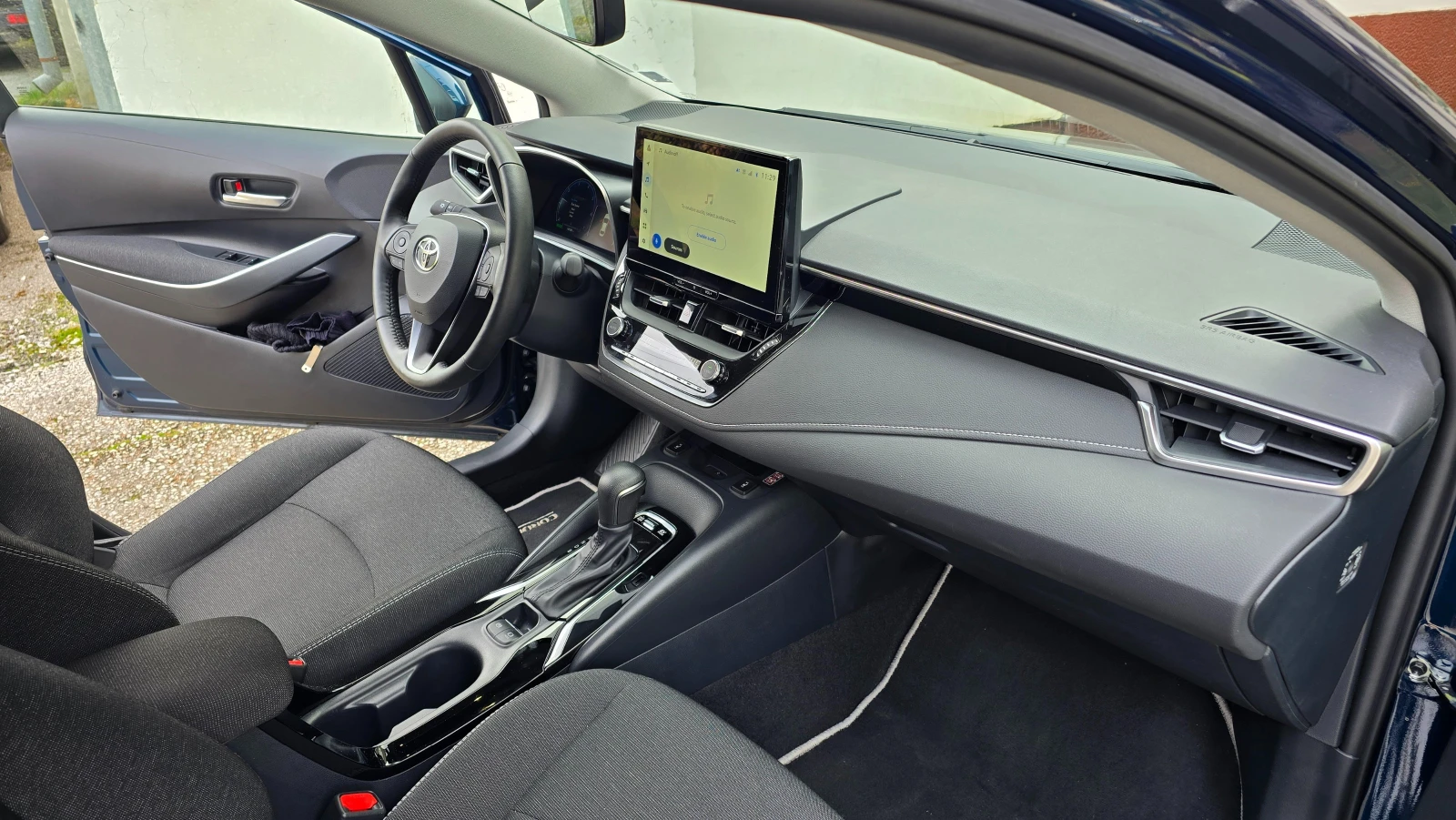 Toyota Corolla 1.8HSD Executive Plus, снимка 5 - Автомобили и джипове - 53872601