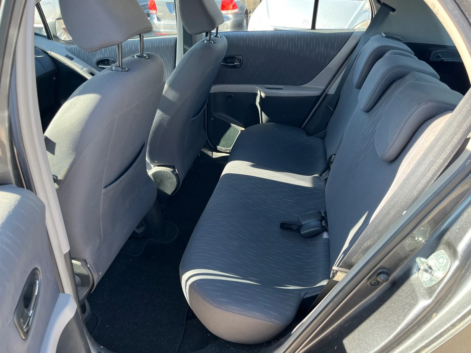 Toyota Yaris 1.33vvti, снимка 6 - Автомобили и джипове - 53985369