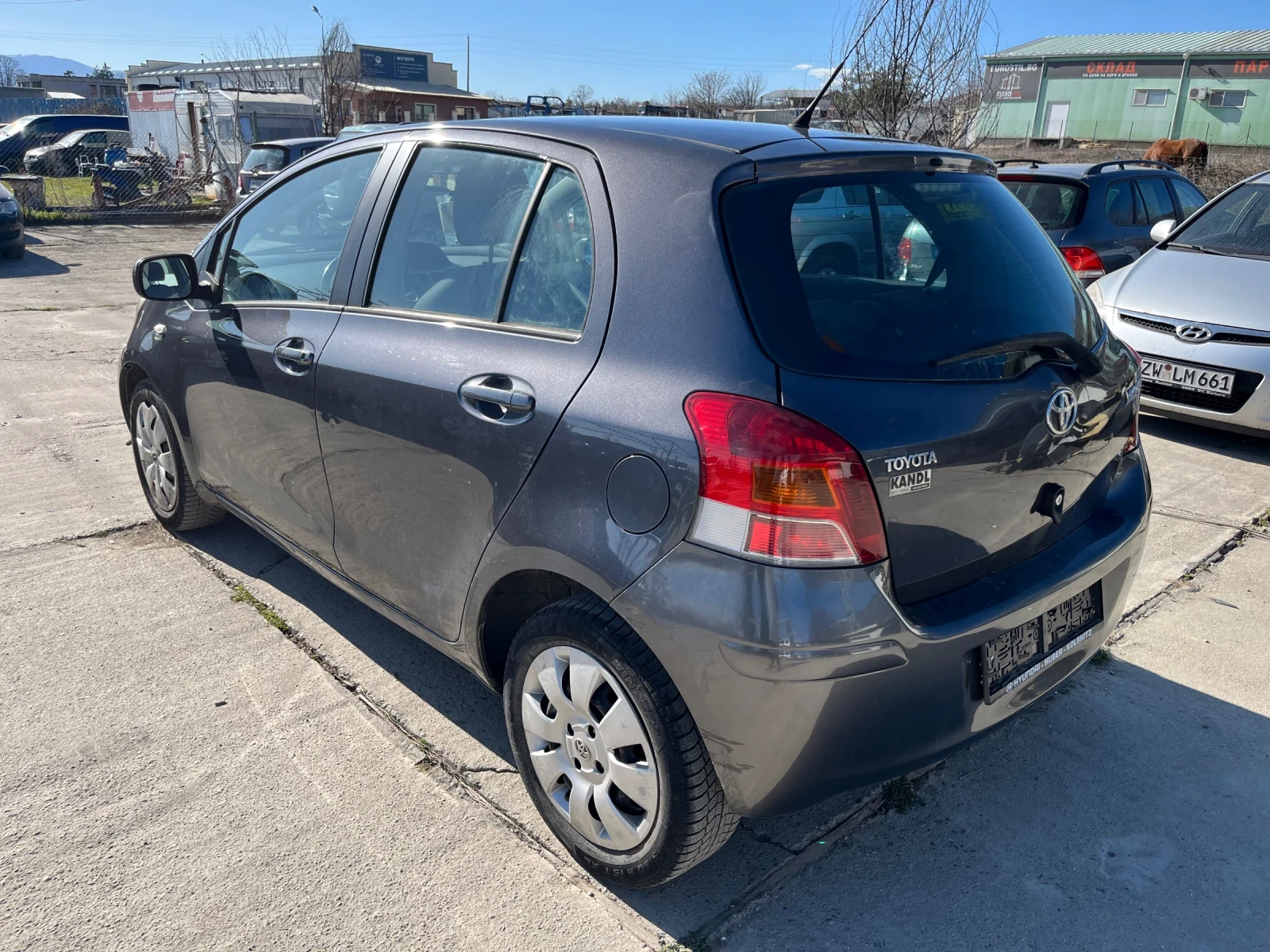 Toyota Yaris 1.33vvti, снимка 5 - Автомобили и джипове - 53985369