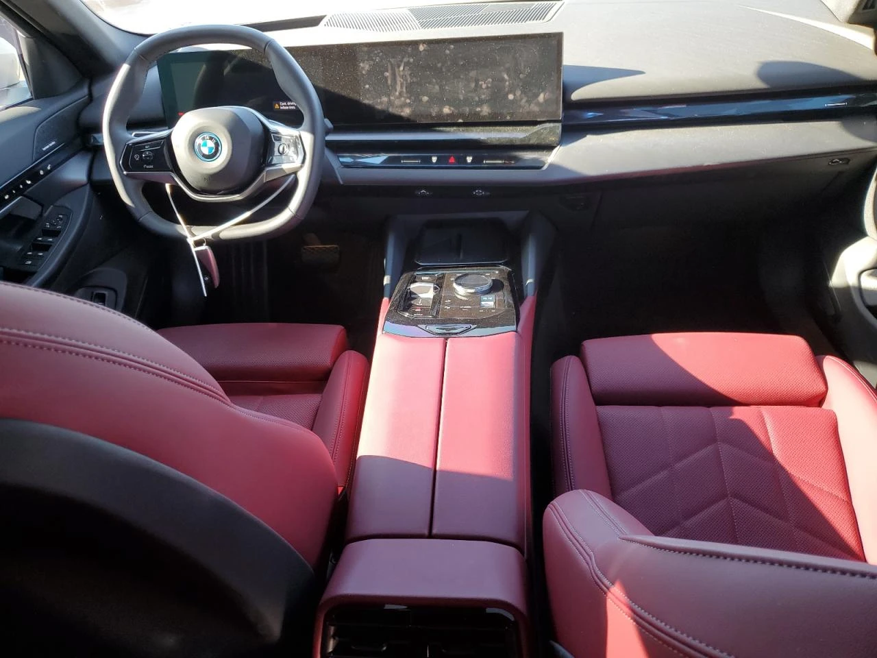 BMW i5 eDrive40 Sedan, снимка 8 - Автомобили и джипове - 54152762